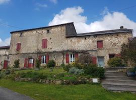 Les forges de Planechaud: Saint-Sornin-Leulac şehrinde bir otoparklı otel