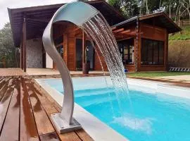 Linda Casa de Campo com Piscina na Rota dos Ipês