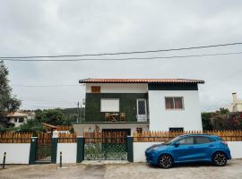 Casa Ti Carolina, hotell i Nazaré