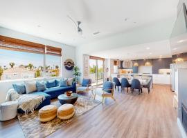 Seaside Serenity Retreat Inviting condo in Oceanside with rooftop, hot tub, balcony, and ocean views，位于奥欣赛德的酒店