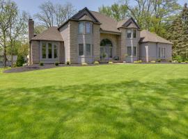 Spacious Refuge with Private Pool and Outdoor Bar!, hotel a Amherst