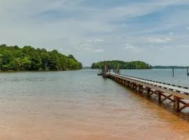 Island Point Cottage on Lake Norman with Porch!