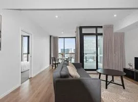 Leilani - The West Franklin Panorama Apartment