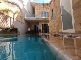 The Luxury Home - Next to airport!, hotel v destinaci Kirkop