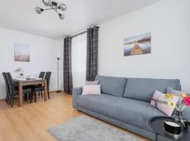 Cozy Apartment with Balcony Chmieleniec by Noclegi Renters