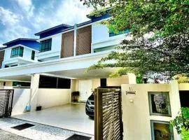 Batu Ferringhi Luxurious Modern Designed 5BR House