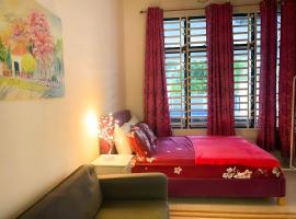 Sulong Inn - Private Pool Homestay in Kuantan, Pantai Sepat, hotel di Kuantan