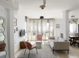 Downtown apartment 3BDR with city view
