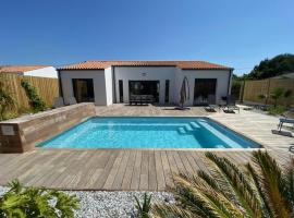 Maison contemporaine à Saint-Denis-d'Oléron avec piscine privée, proche plage, 10 couchages - FR-1-246A-243, hotel in Saint-Denis-dʼOléron