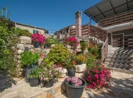 SOHORO Forest Hill Apartment by "elite"