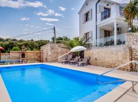 Villa VALERIE with pool and sea view: Sveti Jakov şehrinde bir otel
