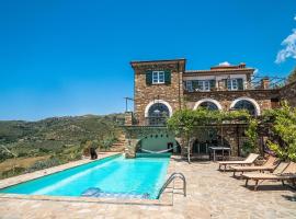Amazing Home In Perdifumo With Outdoor Swimming Pool, Wifi And 3 Bedrooms: Perdifumo'da bir otel