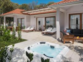 Luxury Glamping Bay Villas Porto Bus, hotel v destinaci Bale