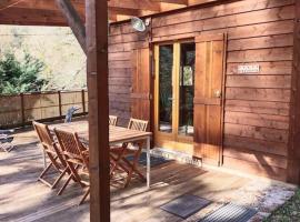 Chalet 1 chambre, cheap hotel in Chenecey-Buillon