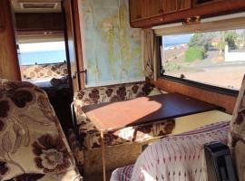 Van with 3 double bed, nice and quite place, to 500m beatufill beach، مكان تخييم في أديخي