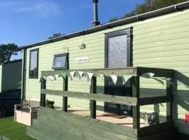 Cosy holiday caravan minutes from the beach