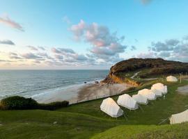 Kampaoh Las Arenas, glamping site in Pechón