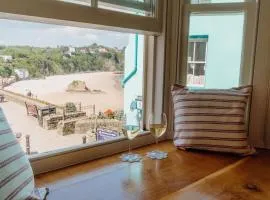Luxury sea-view apartment in Tenby - Floral Corner