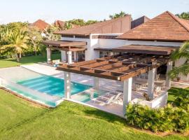 VILLA HERMOSA CHEF MAiD POOL JACUZZI GOLF CART, üdülőház La Romanában