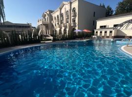 Zarafshon Parkside, hotel a prop de Samarkand Airport - SKD, a Samarcanda