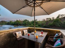 SaffronStays Riverscape Nest, Karjat, villa in Karjat