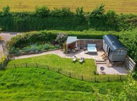 Cherry Blossom, Devon Hideaways, hotel em Kenton