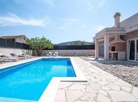 Stunning Home In Vela Luka With Outdoor Swimming Pool, 5 Bedrooms And Wifi