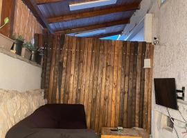 יחידת נופש בעמק המעינות, hôtel à Beït Shéan