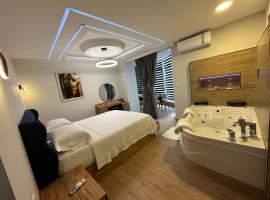 Deluxe Apartment In City Center, khách sạn có bồn tắm nóng ở Tiranë