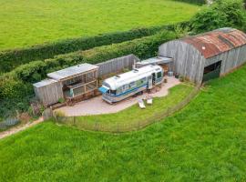 Airstream, Devon Hideaways, hotelli kohteessa Kenton