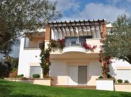 Lovely 3 Bedroom Villa with Pool in Great Location