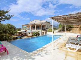 Amazing Home In Rousset Les Vignes With Outdoor Swimming Pool, Wifi And Private Swimming Pool, מלון בRousset-les-Vignes