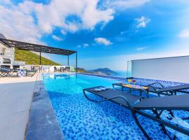 Villa Arya, hotel with jacuzzis in Kas