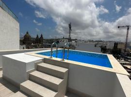 KORZO SUITES MSIDA LUXURY PENTHOUSE WITH POOL, Ferienwohnung in Msida