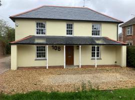 Cream Cottage Annex, guest house in Poole