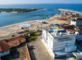 Hotel Bandeirantes da Barra – hotel z parkingiem w mieście Balneário Barra do Sul