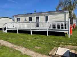 Serenity Holiday Home, vacation home in Saint Osyth