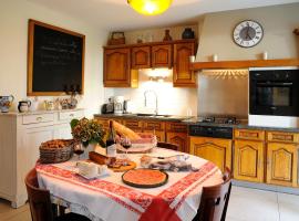 La Brocantine, holiday home in Corcelles-en-Beaujolais