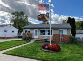 Cute home near EMU and U of M, pet-friendly hotel in Ypsilanti