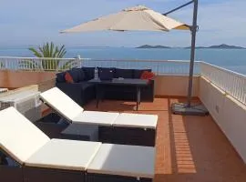 Top Floor Apartment Beachhouse, Beautiful sea view, on the beach!