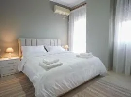 Staycation, City Center Apartment with balcony