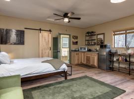 Little House in the Big Woods, guest house in Forest Ranch