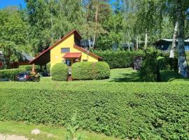Villa Holiday home for 6 people overlooking the lake, I sko pilsētā Iņsko