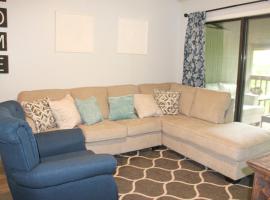 Wooded Wonder - Unit 10, apartment in Branson West
