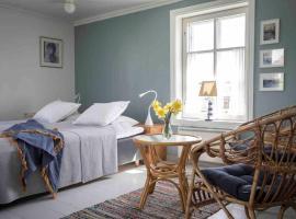 Seaside Cottage in Suomenlinna, hotel in Helsinki