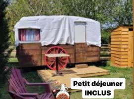 caravane du far west, campsite in Bouglon