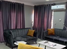 Two bedroom apartment in ikeja โรงแรมในอีเคจา