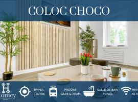 LA COLOC CHOCO - Belle Colocation en hypercentre / 5 chambres privées / Salle de bains privative / Proche Gare et Tram / Wifi et Netflix, hotel em Annemasse