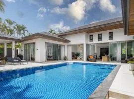 Tropical villa within 5 minutes walk to Bangtao Beach