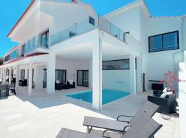 Vila Pombal Tomar - Luxury Apartment with private pool and Castle View, chalupa v destinaci Tomar